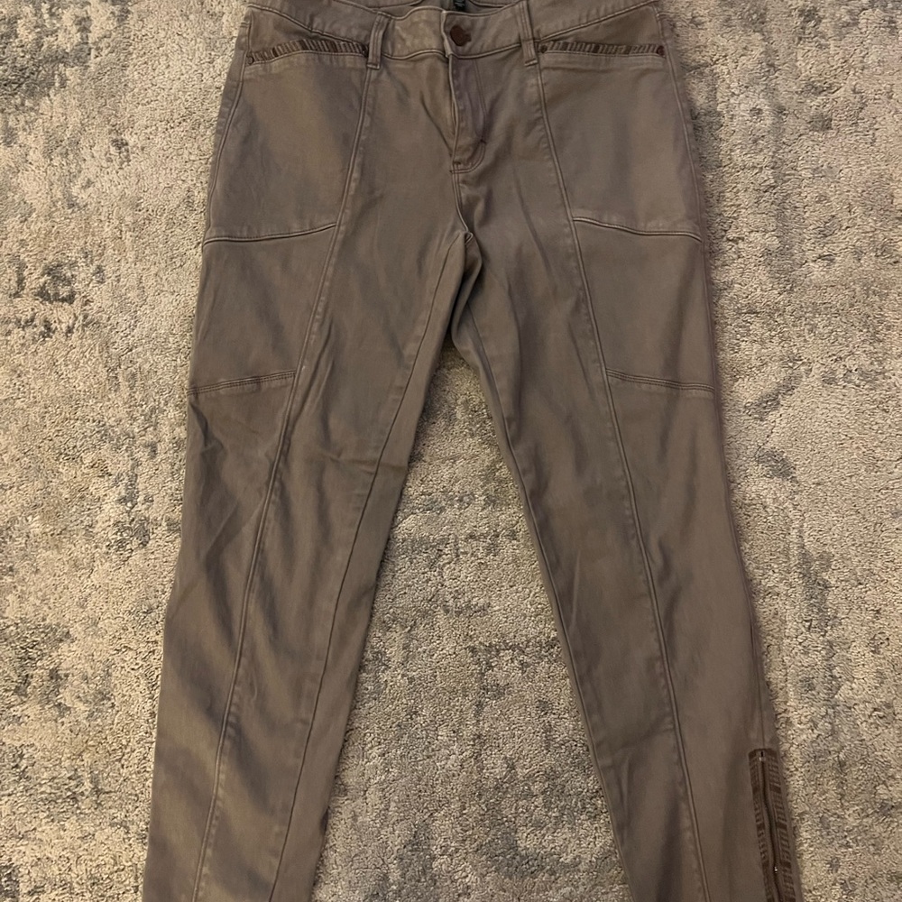 White House Black Market Women's Skinny Jeans in Taupe
